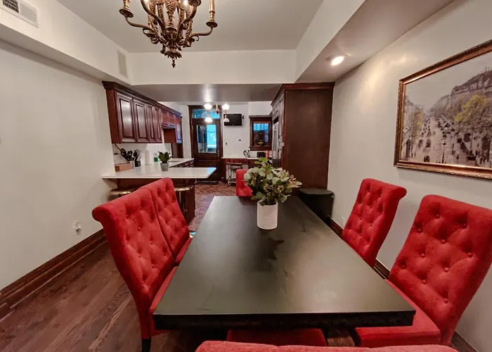 Luxurious Classic Gold Coast For 12 Guests Villa
