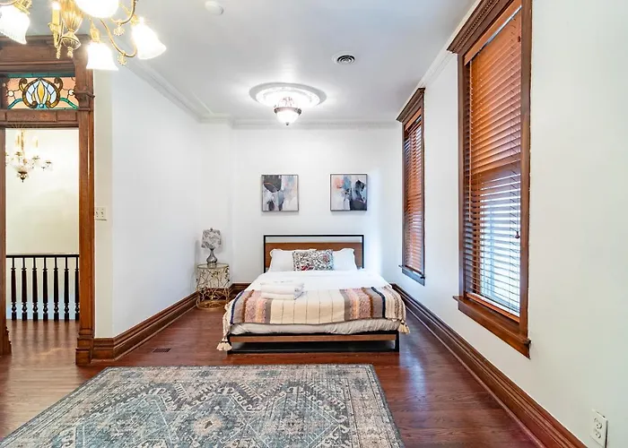 Luxurious Classic Gold Coast For 12 Guests Villa *