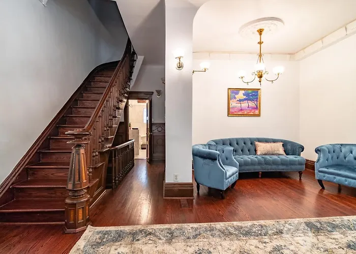 Luxurious Classic Gold Coast For 12 Guests Chicago