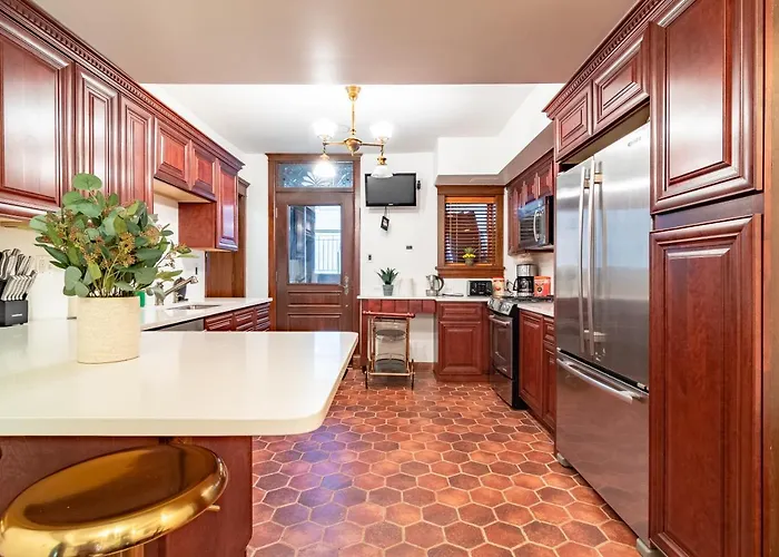 Luxurious Classic Gold Coast For 12 Guests * Chicago