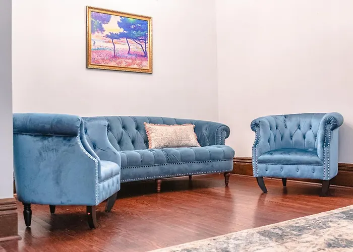 Luxurious Classic Gold Coast For 12 Guests Villa