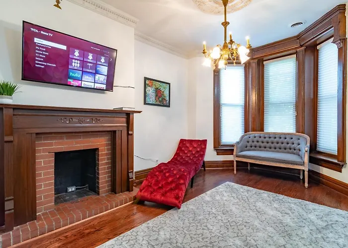 Luxurious Classic Gold Coast For 12 Guests *
