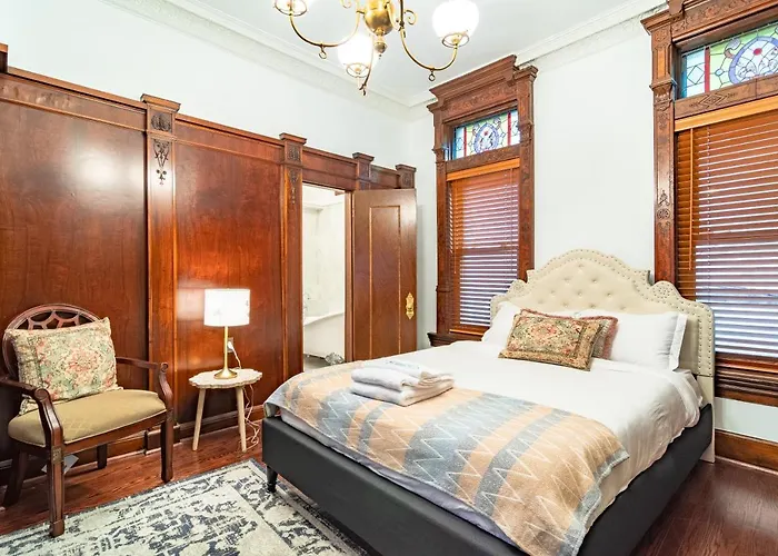 Luxurious Classic Gold Coast For 12 Guests Villa *