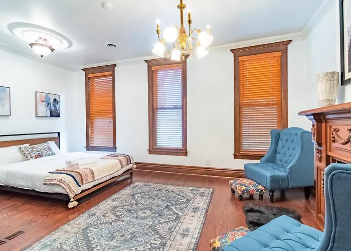 Villa Luxurious Classic Gold Coast For 12 Guests Chicago