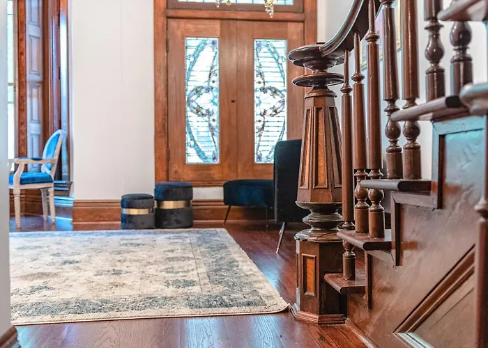 Luxurious Classic Gold Coast For 12 Guests Chicago