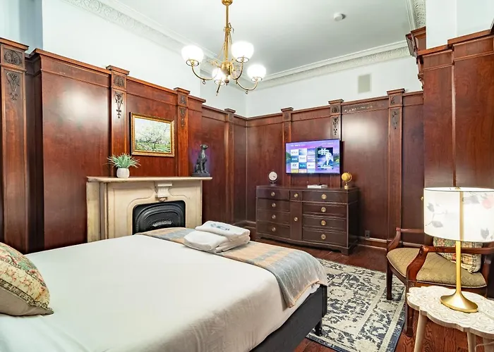 Luxurious Classic Gold Coast For 12 Guests Villa Chicago