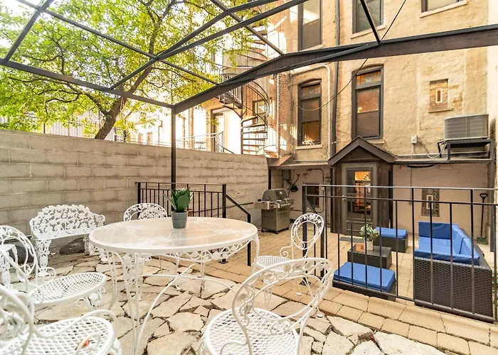 Luxurious Classic Gold Coast For 12 Guests Chicago